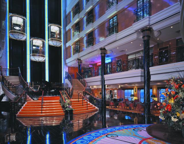 USA, Francouzská Polynésie, Zámořské společenství Francie z Honolulu na lodi Norwegian Spirit