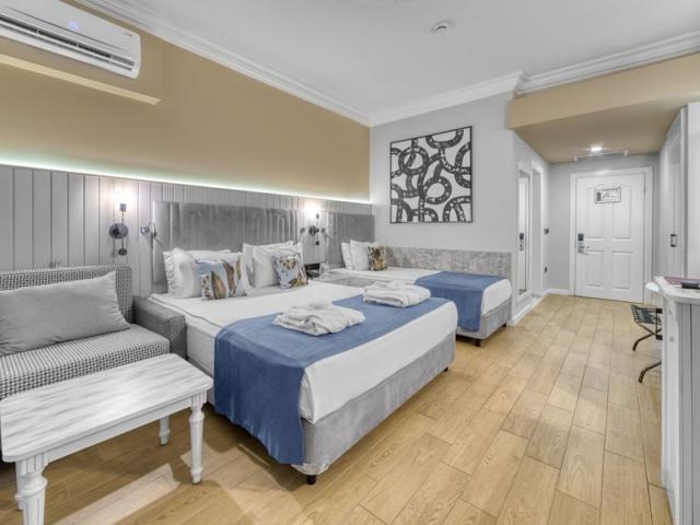 Seven Seas Palmeras Bay