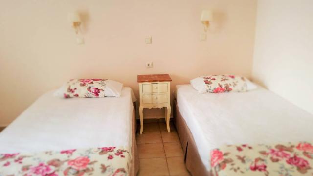 Emerald Hotel and Studios