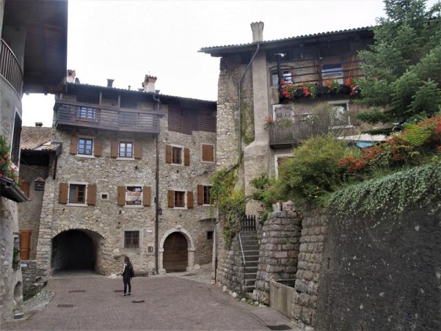 Villa-Canale-kamenná-vesnička