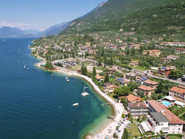 Pobřeží-jezera-Lago-di-Garda