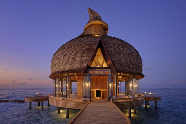 OUTRIGGER Maldives Maafushivaru Resort