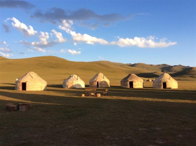 Kyrgyzstán - rajská příroda jezer a hor