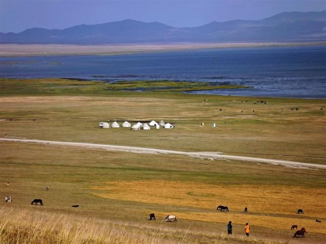Kyrgyzstán - rajská příroda jezer a hor