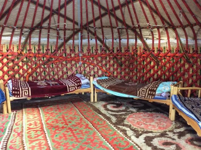 Kyrgyzstán - rajská příroda jezer a hor