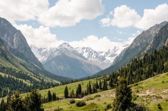 Kyrgyzstán - rajská příroda jezer a hor