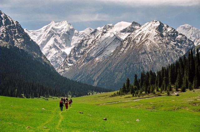 Kyrgyzstán - rajská příroda jezer a hor